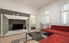 Neu, Renoviert Und Ruhig, 20 Minuten Ins Zentrum